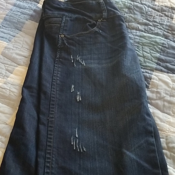 Maurices Wide-Leg Jean Capri - Picture 3 of 6